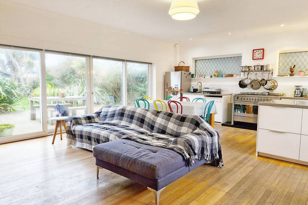 Coastal - Wittering  -  an annexe that sleeps 6 guests  in 3 bedrooms in West Wittering, West Sussex