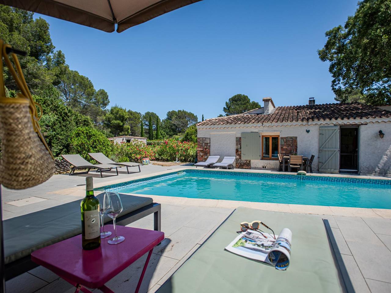 Ferienhaus mit Pool, 15 km vom Meer entfernt in Roquebrune-sur-Argens, Draguignan Region