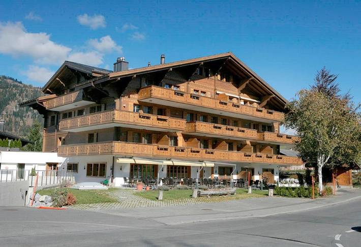 Hôtel pour 2 personnes, avec vue ainsi que balcon et sauna, adapté aux familles dans Gstaad - 2