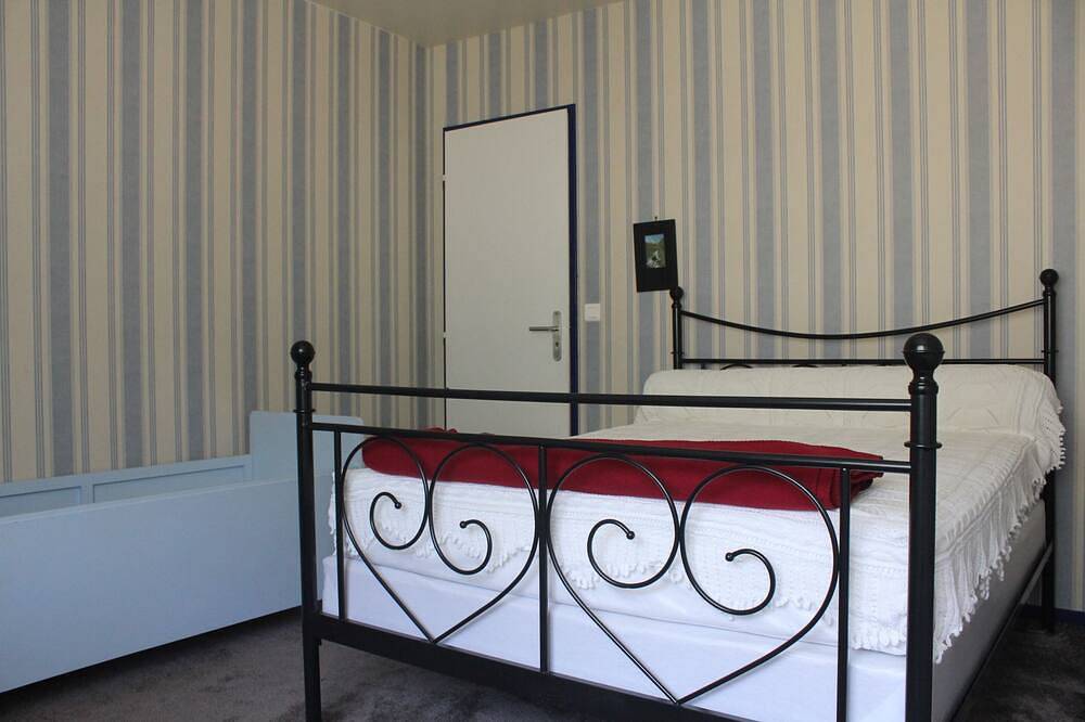 Gîte-Villa-Bergblick-Ensuite in Chambon-sur-Lac, Regionaler Naturpark Volcans d'Auvergne
