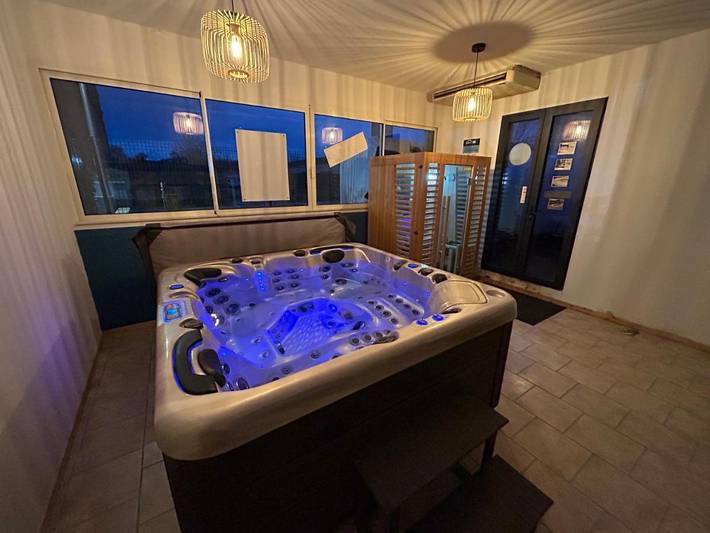 Hôtel pour 2 personnes, avec Jacuzzi ainsi que Terrasse et Sauna à Laboutarie