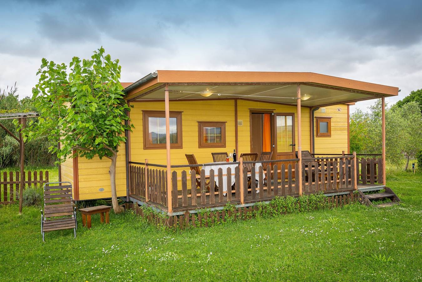 Bungalow 'Stella 2' con piscina condivisa, terrazza privata e aria condizionata in Bibbona, Costa degli Etruschi