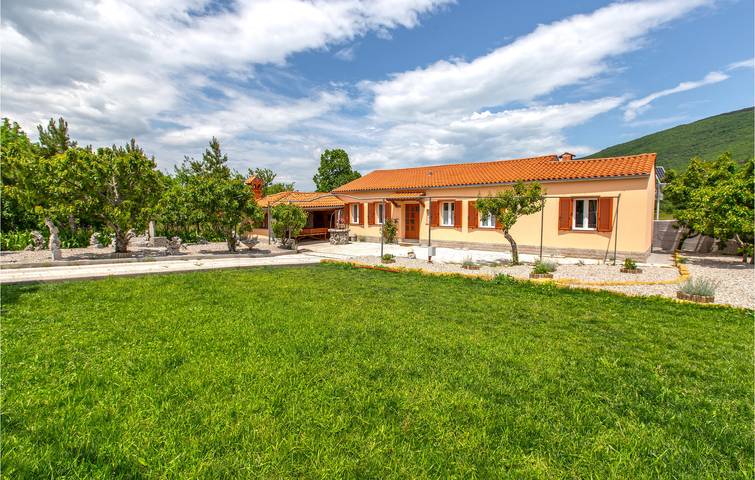 Ferienhaus für 8 Personen, mit Terrasse und Garten in Koper