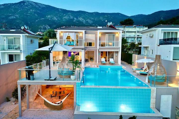 Villa for 7 people, with balcony and pool in Hisaronu