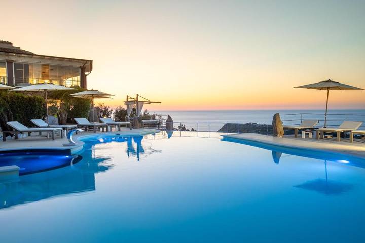 Hôtel pour 4 personnes, avec jardin ainsi que vue et piscine, animaux acceptés