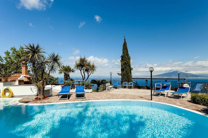 Villa with pool for 12 people, with balcony and garden in Sorrento