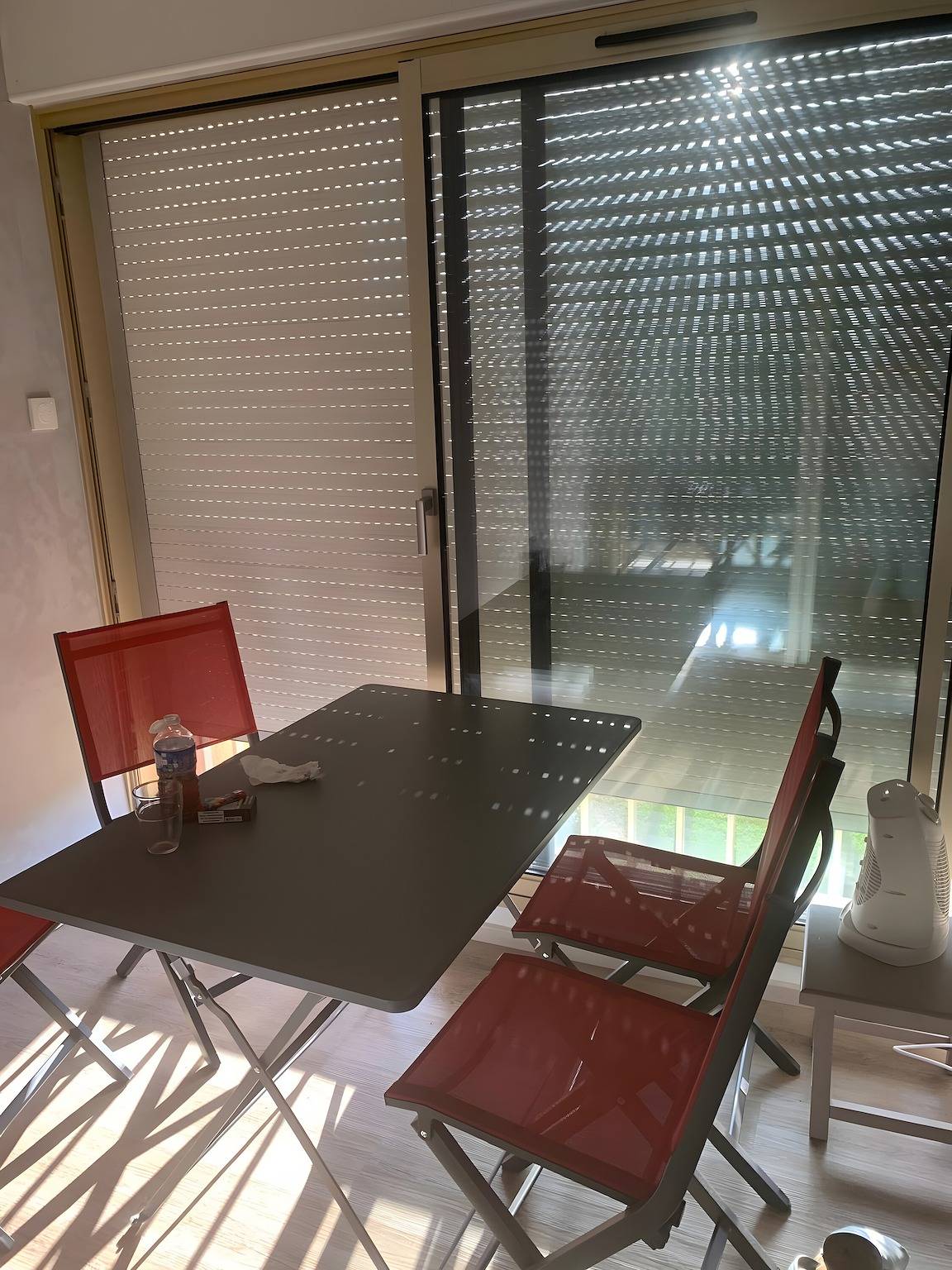 Ganze Wohnung, T2-Apartment in begrüntem Wohnkomplex mit Gemeinschaftspool und Garten in La Coudoulière, Six-Fours les Plages