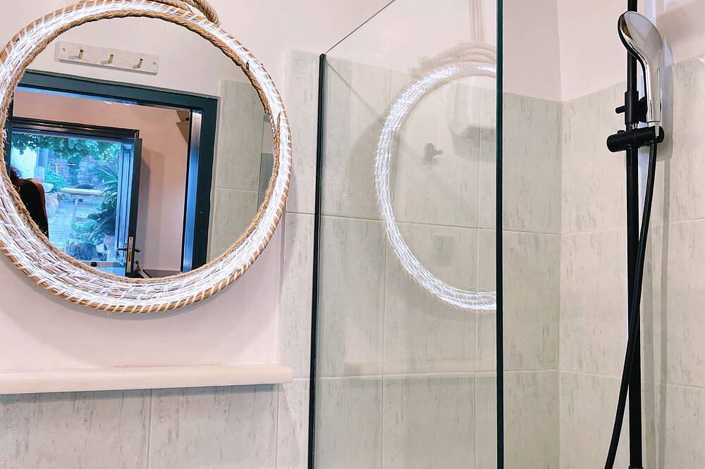 Schöne rustikale Maisonette direkt am Meer - 5 Meter vom Meer entfernt! in Achaia