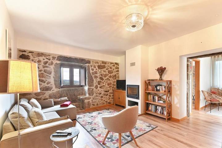 Casa de férias para 7 pessoas, com vista e piscina e ainda jardim, com animais de estimação em Vila Verde