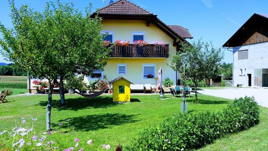 Ferienwohnung für 5 Personen, mit Garten und Ausblick