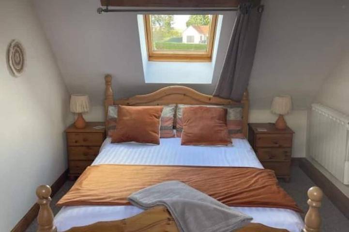 Location de vacances pour 6 personnes, avec jardin ainsi que piscine et terrasse à Isigny-le-Buat - 2