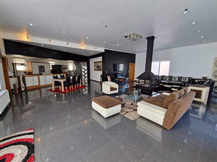 Ferienhaus für 8 Personen, mit Balkon und Whirlpool sowie Terrasse und Garten in Verviers
