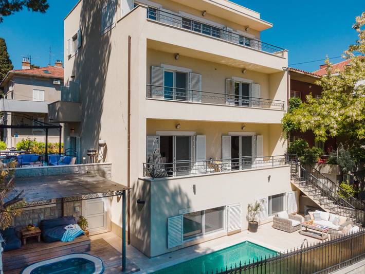 Villa für 10 Personen, mit Balkon/Terrasse und Terrasse in Split