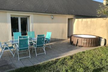 Gîte pour 6 personnes, avec terrasse et jardin ainsi que piscine et jacuzzi, animaux acceptés dans le Calvados