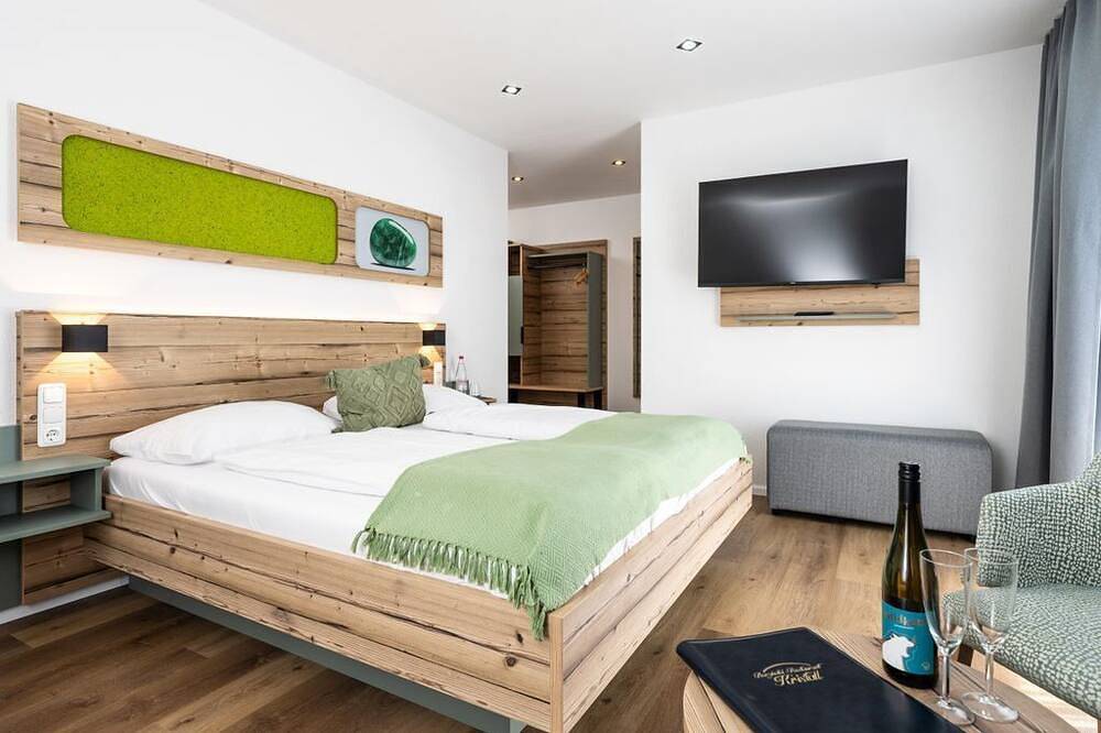 Budget  Doppelzimmer Dusche/Wc - Berghotel Kristall in Idar-Oberstein, Nahetal