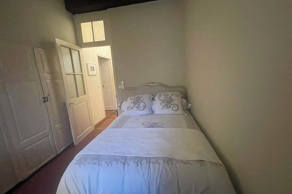 Appartement entier, Magnifique  appartement donnant accès direct  sur la place des 9 jets à Ceret. in Céret, Côte méditerranéenne (France)