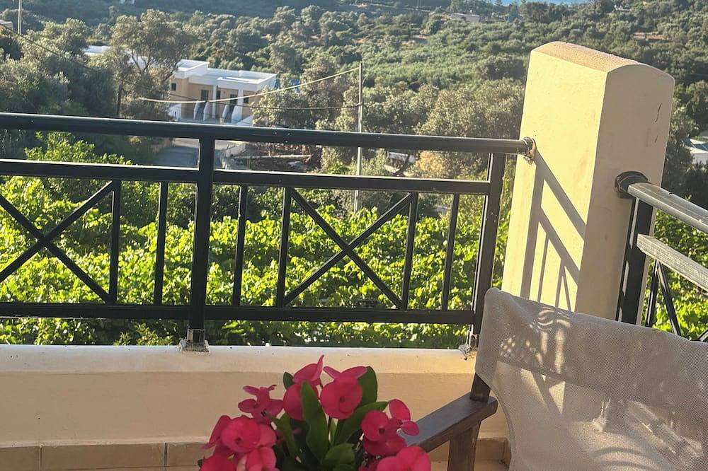 Quiet,sunny villa with nice sea view Bbq and parking space,at vlychada  Bali in Bali (Crète), Région de Réthymnon