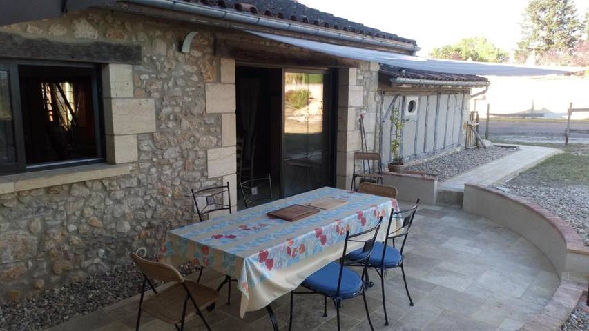 Location de vacances pour 7 personnes, avec jardin à Bosset - 3