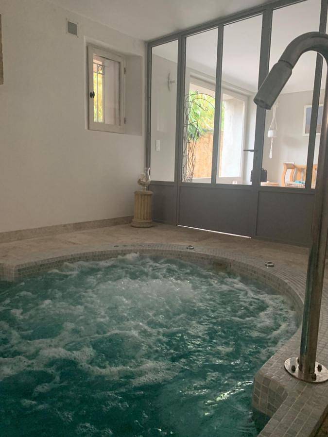 Location de vacances pour 2 personnes, avec piscine et jardin ainsi que jacuzzi et terrasse à Vence - 4