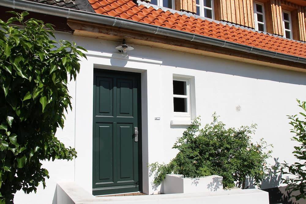 Weite, Ruhe, Gelassenheit - Erholung mit Blick auf historischen Gutshof in Lüchow, Lüneburger Heide