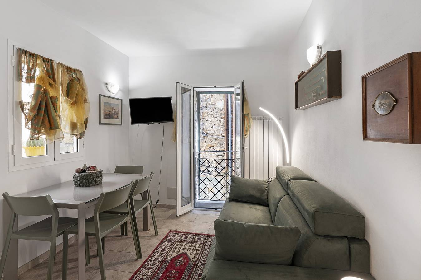 Geheel appartement, Appartement 'Bosco' met Wi-Fi in Cipressa, Riviera di Ponente