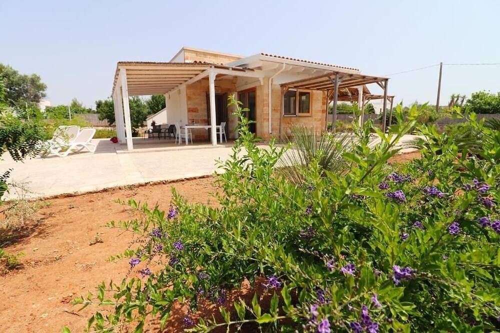 Marechiaro sea view villa with pool in Pescoluse, Golfo de Tarento