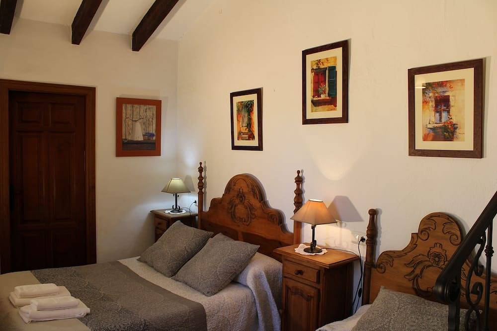Charming 19th century stone built cottage. Magnificent location in Álora, Málaga Province