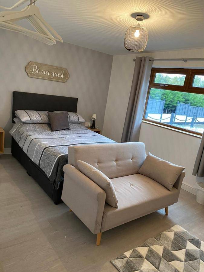 Bed and breakfast for 2 people, with garden in Leeds