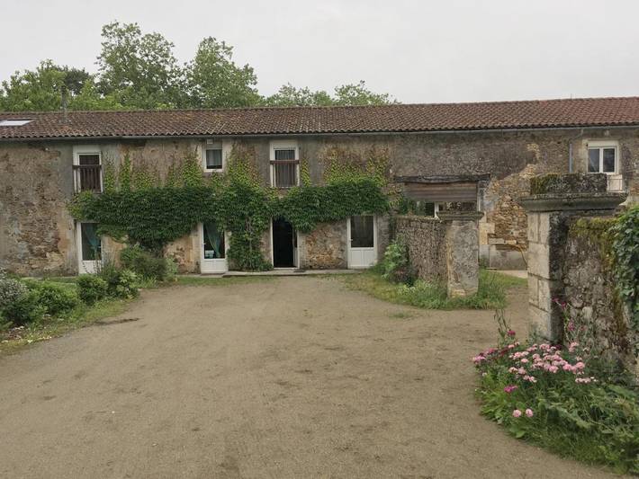 Location de vacances pour 8 personnes, avec vue et jardin à Confolens - 2