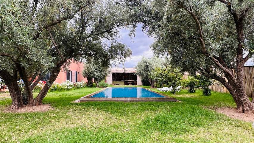 Villa für 4 Personen, mit Pool und Ausblick sowie Terrasse und Garten - 1