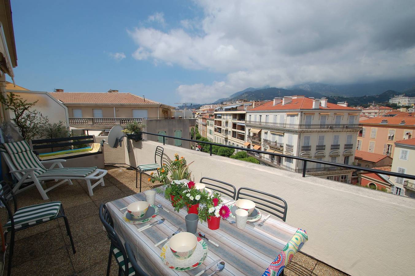 Hel ferielejlighed, Ferielejlighed for 4 personer med balkon in Menton, Nice og omegn