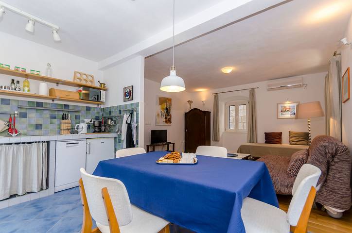 Apartamento entero, Apartamento de vacaciones para 3 personas con vistas in Jelsa, Hvar (isla)