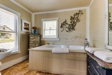 Glamping for 2 Guests in Gillespie County, Picture 2