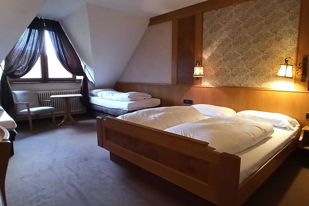 Apartamento inteiro, Familienzimmer Classic, Retro Ohne Balkon, 1 Doppelbett+2 Einzelbette in Donaueschingen, Central Black Forest