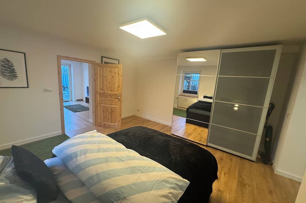 Ganze Wohnung, Ferienwohnung Isolde in Grünheide mit privatem Seezugang in Grünheide, Region Oder - Spree