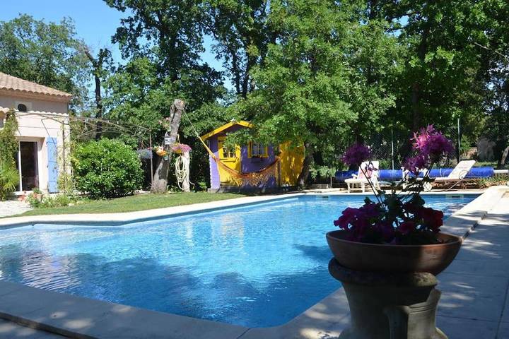 Maison de vacances pour 4 personnes, avec Terrasse ainsi que Jardin et Piscine