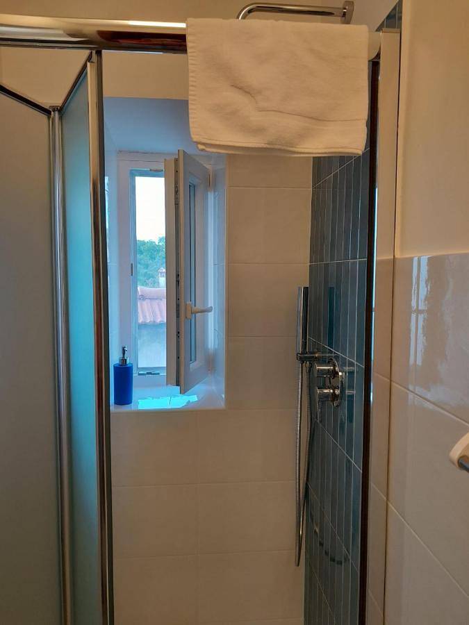 Ferienwohnung für 4 Personen, mit Balkon und Ausblick in Fara in Sabina - 2