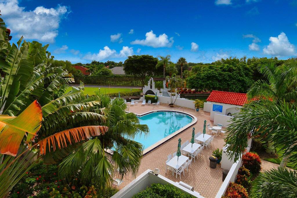 Ganze Wohnung, Zwei-Zimmer-Wohnung mit Loft und erstklassigem Blick auf das Wasser, in South Fort Myers gelegen! Häfen von Iona 302B in Iona, Southwest Florida