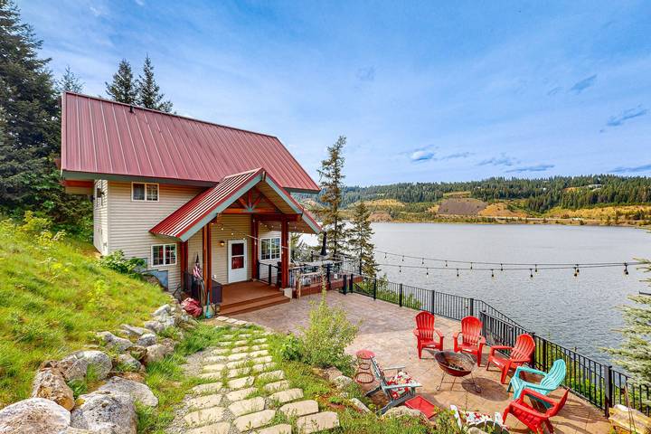 Vacation rental for 8 people, with lake view and balcony, kid friendly in Idaho
