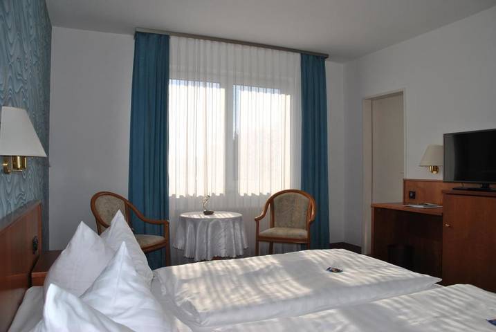 Hotel für 3 Personen, mit Terrasse und Garten sowie Sauna in Freital - 2