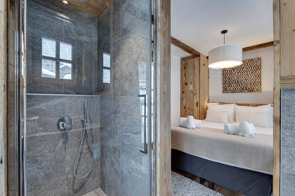 Entire apartment, Garden Apartment Near Fornet Slopes - Cozy, Modern, Ski Storage, Parking in Val-d'Isère, Ruitor Massif