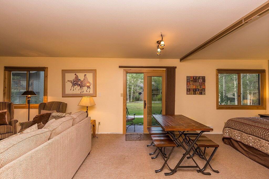 Ganze Wohnung, Geräumiges Studio im Erdgeschoss, privates Deck, Granit in der Küche, kostenloses Wifi in Arapahoe Basin