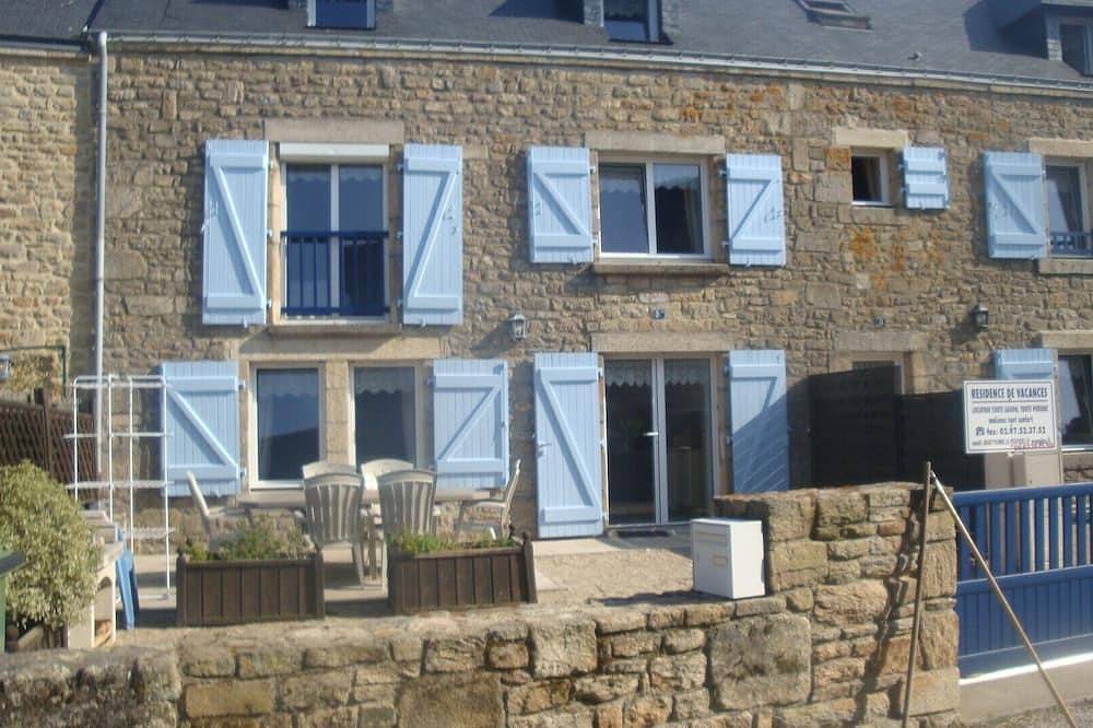 Breton casa ubicada en un pueblo costero auténtico en Bretaña in Plouharnel, Côte des Mégalithes