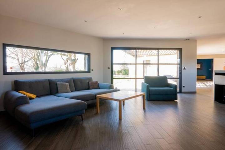 Location de vacances pour 10 personnes, avec terrasse ainsi que jardin et vue à Neuville-sur-Sarthe - 2