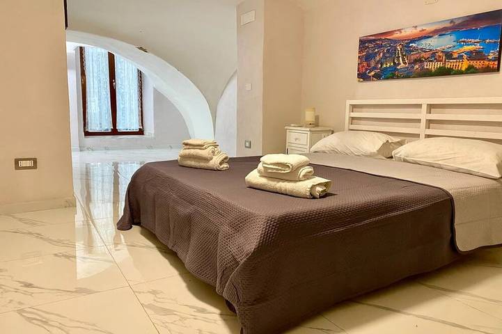 Apartamento entero, House Of Fabio | A traditional townhouse in the historic center, surrounded by art and history in Nápoles, Provincia de Nápoles