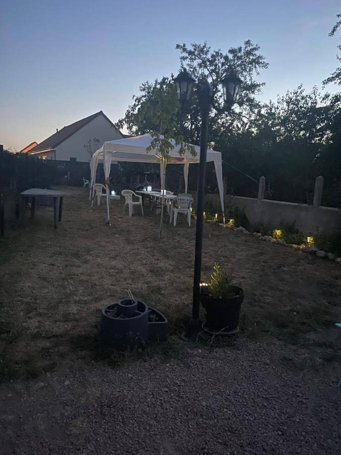 Location de vacances pour 6 personnes, avec Jardin à Neuilly-le-Réal - 4