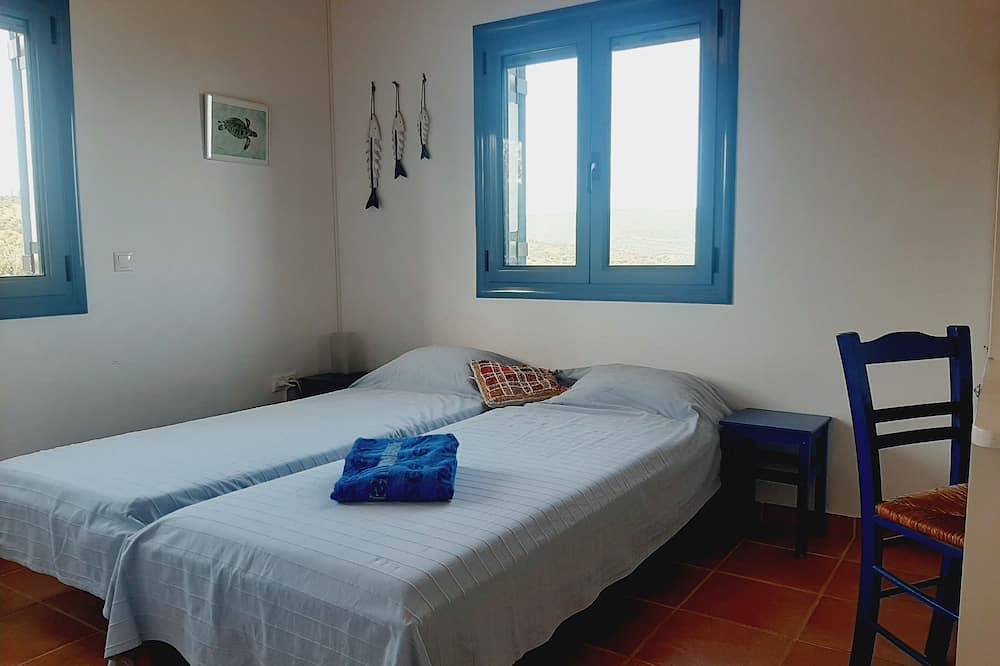 Luxury cosy villa, magic panorama view. Complete privacy.\ninfinity pool 10x4m. in Messenien