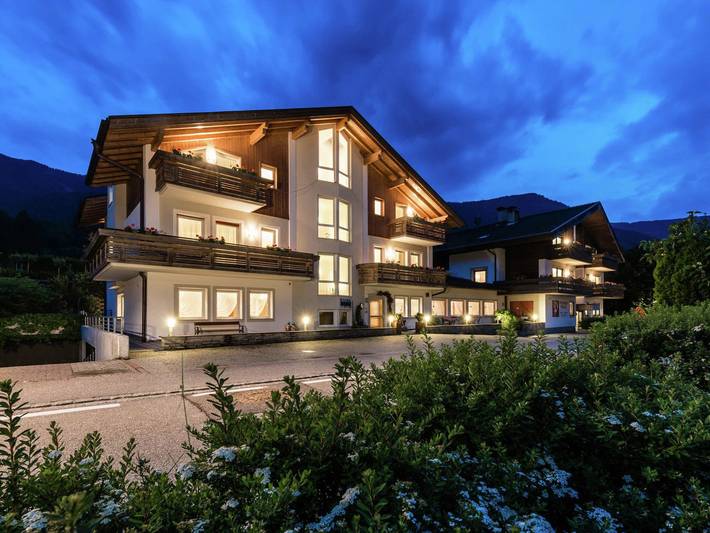 Ferienwohnung für 3 Personen, mit Balkon und Ausblick sowie Sauna und Garten, mit Haustier in Reischach Südtirol