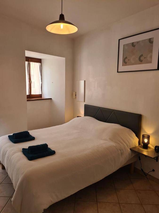 Appartement entier, One-Bedroom Apartment in Saint-Chély-d'Apcher, Région de Mende