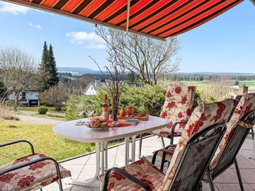 Ferienhaus für 4 Personen, mit Terrasse und Garten in Löffingen